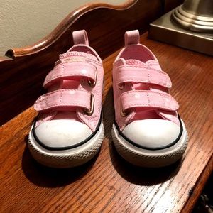 Toddler girls pink polka dot Converse size 5c